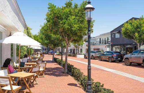 Balboa Peninsula House | Updated 2Br Cottage One House From Beach - Super Central By Beachview Rentals