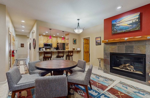 Olympic Valley Condo | Updated condo near ski resort with heated pool, hot tub, fireplace, balcony, W&D