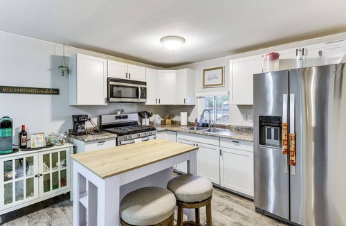 Holiday Shores House | Updated Escape w/Game Room 1 Block to River!