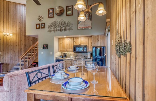 Century West Condo | Upper-Level Condo with Mt. Bachelor Village Hot Tub, Pool Access!