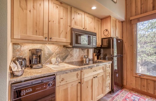 Century West Condo | Upper-Level Condo with Mt. Bachelor Village Hot Tub, Pool Access!