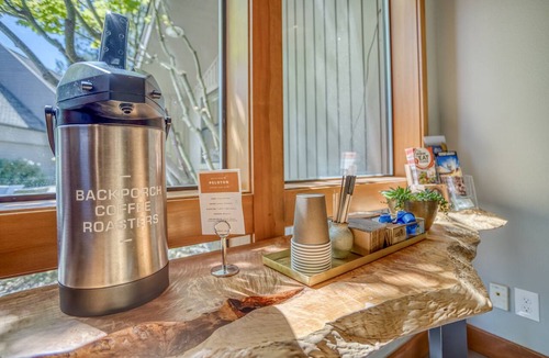 Century West Condo | Upper-Level Condo with Mt. Bachelor Village Hot Tub, Pool Access!