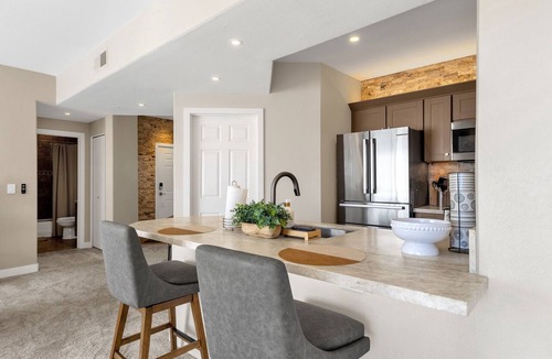 Fountain Hills Condo | Upscale 2BR/2BA Condo with Great Views, Heated Pool & Balcony