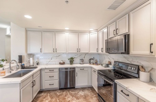 Desert Ridge Condo | Upscale Condo Pool View Near High Street and Mayo Clinic