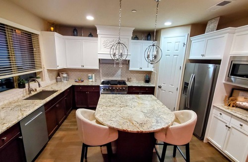 Clovis House | Upscale Modern Home★ King Bed★ Garage Parking★ Sanitized★ Long Stays