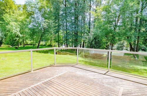 Arlington Cottage | Upscale Riverfront Getaway Cottage