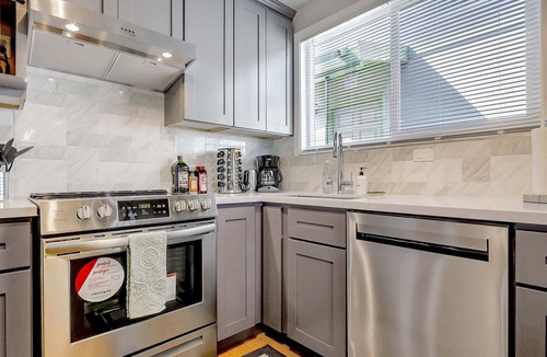 Daly City House | Upscale stylish entire 4B2B house with amazing views