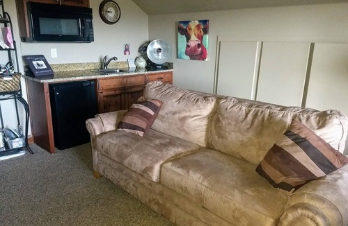 Veyo House | Upstairs casita, beautiful, quiet 5 acre ranch overlooking valley.