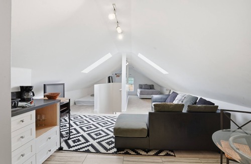 University Heights Apartment | Upstairs Hillcrest Studio close to Balboa Park