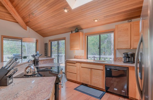 Sunriver House | Vacation Home Pet Friendly, H/T, SHARC Passes, AC