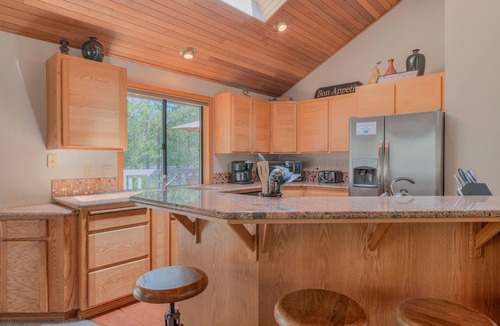 Sunriver House | Vacation Home Pet Friendly, H/T, SHARC Passes, AC