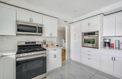 Mission Viejo House | VaCaTiOn Pool FirePit PoolTable CloseToFwy