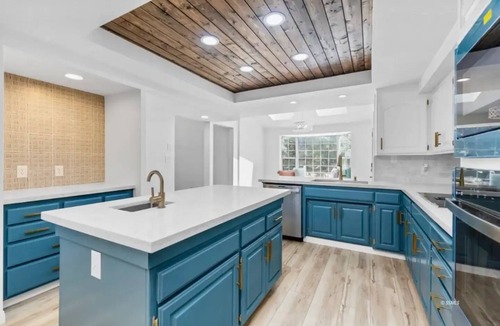 Kernville House | Valhalla House, Luxury Home, 1mi to Downtown, 4 BR, Game Room, Hot Tub, firepit