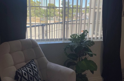 Winchester Condo | Vegas condo FREE fitness room, WiFi and Pool