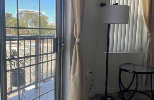 Winchester Condo | Vegas condo FREE fitness room, WiFi and Pool