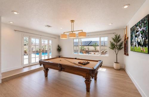 Royal Crest Rancheros Villa | Vegas Mansion: Pool, Spa, Sauna, Theatre, By STRIP