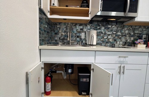 Paradise Apartment | “Vegas Oasis Retreat 1GB WiFi Private Patio Free Parking”Snacks!