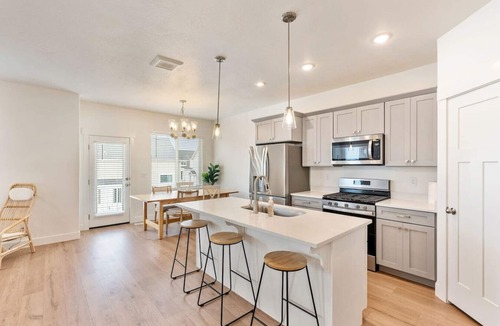 Saratoga Springs Villa | Velvet Springs Retreat | Pool+Gym | Near Utah Lake