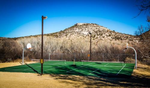 Cherry Resort | Verde Valley One-Bedroom Park Model Cabin 13
