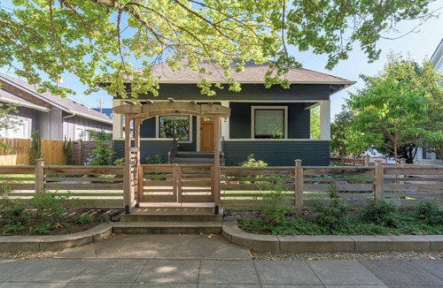 West Eugene House | Vibrant 1919 bungalow - peaceful oasis, walk to downtown