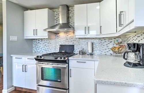 Montgomery Park Cottage | Vibrant ABQ Adobe Den: Mtn Views, Walk to Park!