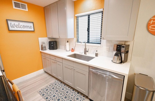 Baristo Condo | Vibrant Getaway Condo 1 mile from Downtown Palm Springs