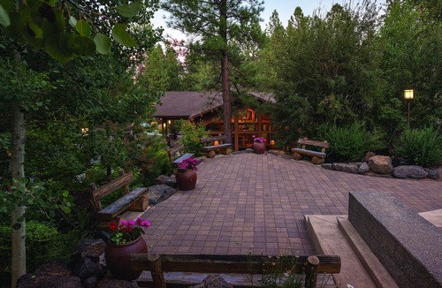 Bend Resort | Vibrant nightlife and growing art scene!