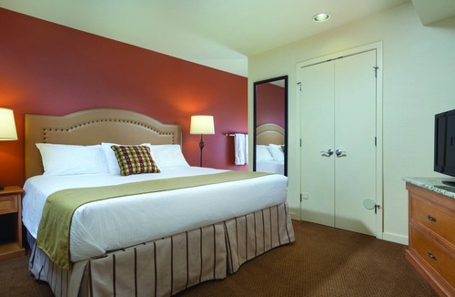 Bend Resort | Vibrant nightlife and growing art scene!