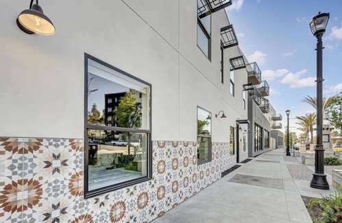 Vista Apartment | Vibrant Vista Stay, Short Stroll To Downtown
