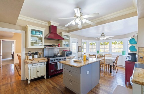 Paso Robles House | Victorian Manor In Wine Country + Pool, Spa, Firepit, Tennis Court | Sleeps 28