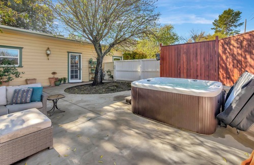 Paso Robles House | VICTORIAN VILLA - Hot Tub, Pool Table &, Amazing Outdoors