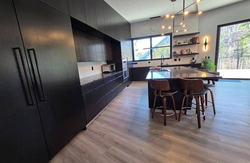 Vida Bed & Breakfast | Vida View Resort – Modern Design Meets Breathtaking Views
