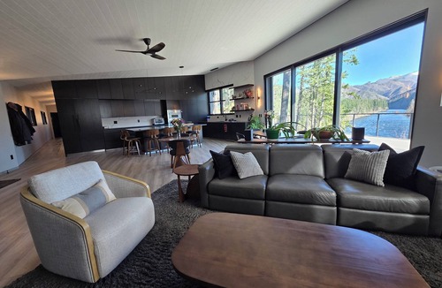 Vida Bed & Breakfast | Vida View Resort – Modern Design Meets Breathtaking Views