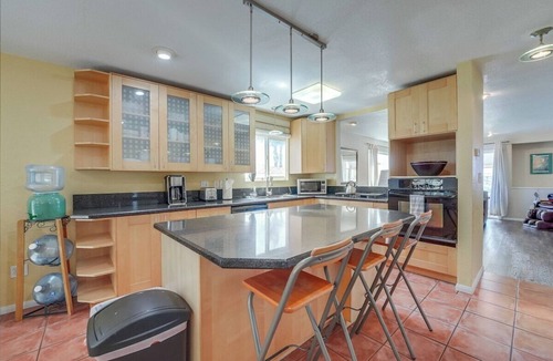 Bay Park House | View of Mission Bay plus A/C, pets, and parking