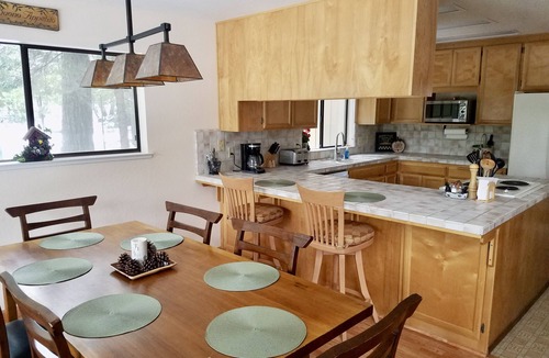 Arnold Cabin | Views! Jetted-Tub, Backyard Snow Sledding, King Bed, Shuffleboard, Generator