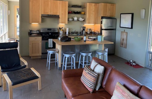 Ukiah House | VIEWS!! Last Minute/Longer Stay SPECIALS!