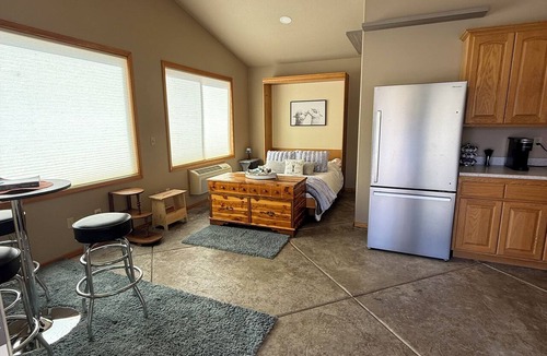 Medford Apartment | Viewtacular 1-bedroom studio with Lazy Lagoon Pool in East Medford