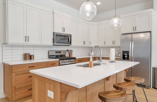 Bloomington House | Villa #15 Dog Friendly, Pool and Hot Tub!