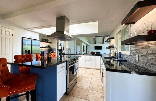 Fallbrook Villa | Villa & Guesthouse, Pool Oasis, Pickleball Court