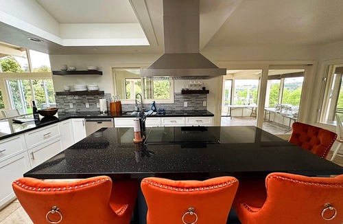 Fallbrook Villa | Villa & Guesthouse, Pool Oasis, Pickleball Court