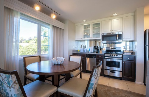 Del Mar Condo | Villa L'Auberge