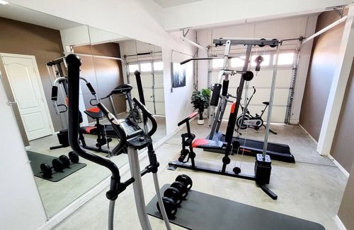 Silverado Ranch Villa | Villa Luxur- Modern Stylish house W/ Gym & Spa