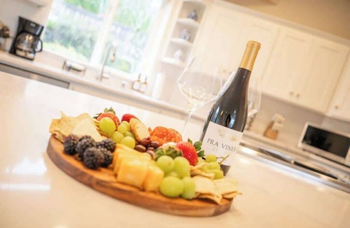 McMinnville House | Villa w Hot Tub Firepit Game Room and EV Charger!