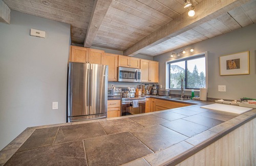 Mammoth Lakes Condo | Village Adjacent - Steps to Gondola /Sleeps 12