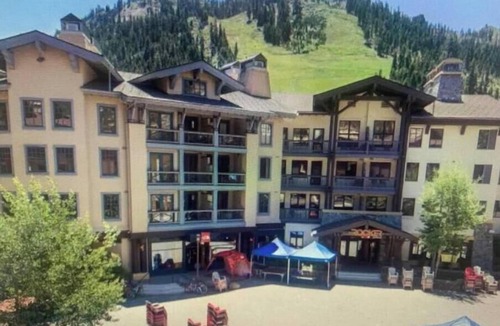 Olympic Valley Condo | Village@Palisades Tahoe Sleeps 6
