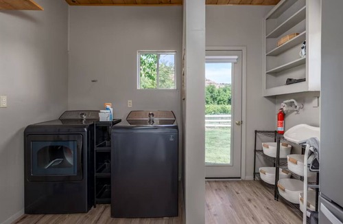 Cornville House | Vineyard Escape Near Sedona Shared Pool Hot Tub