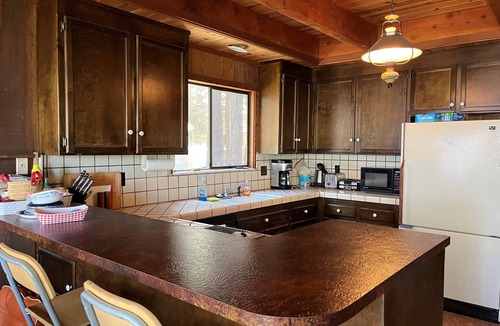 Lake Almanor West Cabin | Vintage 4-bedroom cabin in Lake Almanor West with WiFi.
