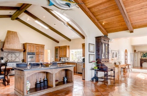 Village of La Jolla House | Vintage Castle in The Sky ~ Panoramic Ocean View ~ Walk To Beach ~ Pool And Spa!