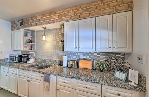 Las Vegas Cottage | Vintage Las Vegas Oasis < 3 Mi to the Strip!