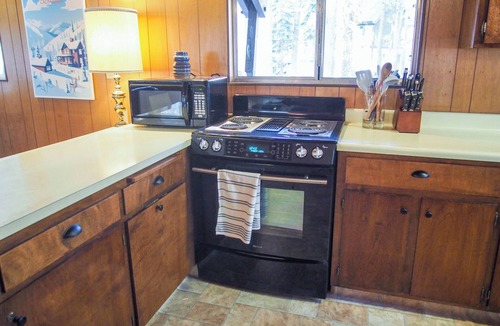 Soda Springs Ski Chalet | Vintage Pines Chalet: Cozy 3-bedroom home in lovely Soda Springs